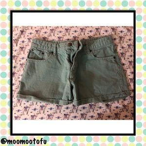 Global work - green shorts